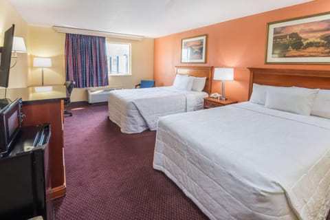 Pillowtop beds, in-room safe, desk, laptop workspace