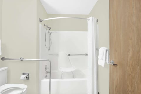 Room, 1 Queen Bed, Accessible, Non Smoking (Mobility) | Bathroom | Combined shower/tub, free toiletries, hair dryer, towels