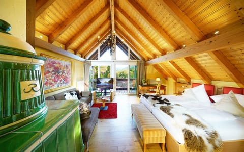 Studio | Premium bedding, down comforters, Tempur-Pedic beds, minibar