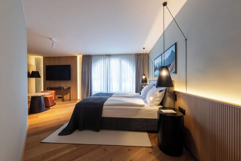 Residence 4-Star - Premium Double Room South or West | Hypo-allergenic bedding, minibar, in-room safe, individually decorated