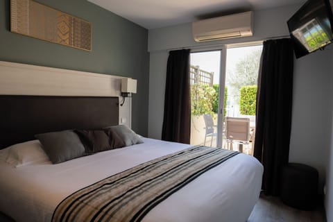 Superior Double Room | Premium bedding, Select Comfort beds, in-room safe, desk