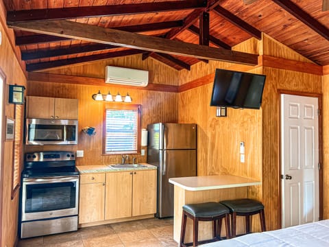 Cottage 3 Not Pet-Friendly | Private kitchen | Microwave, paper towels