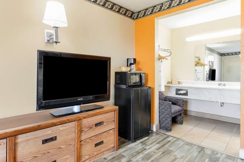 Room, 2 Double Beds | Desk, free WiFi, bed sheets