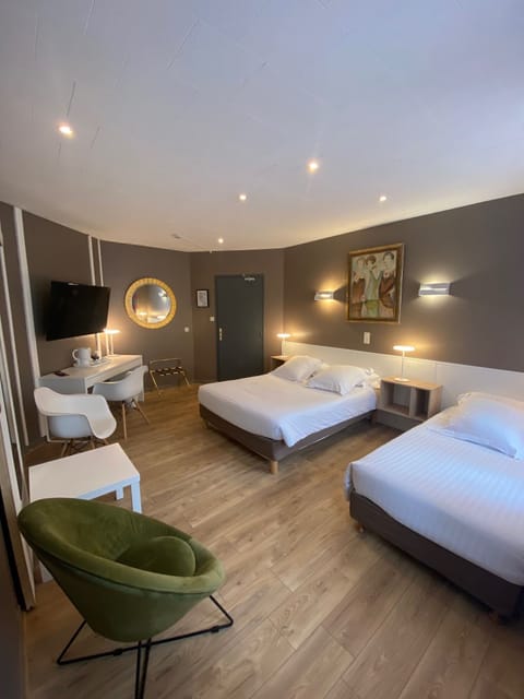 Triple Room | Individually decorated, desk, blackout drapes, soundproofing