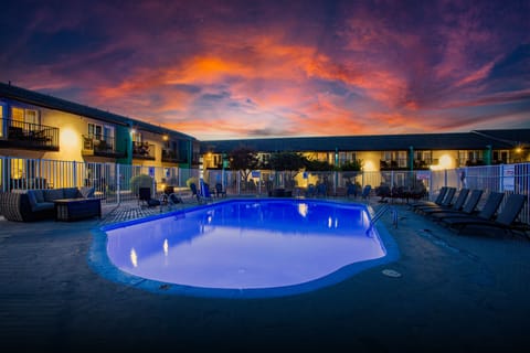 Seasonal outdoor pool, pool umbrellas, sun loungers