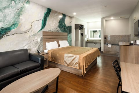 Romantic Room, 1 King Bed | Desk, laptop workspace, free WiFi, bed sheets