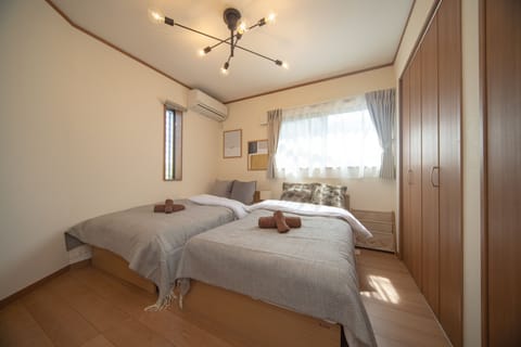 Private Vacation Home | Desk, laptop workspace, blackout drapes, WiFi (free)