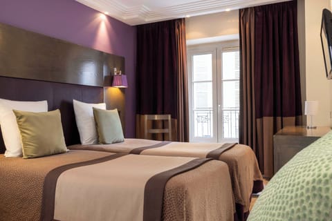 Superior Twin Room | In-room safe, desk, soundproofing, free WiFi