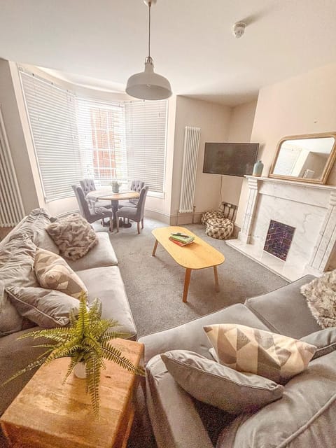 Luxury Apartment, Private Bathroom, City View | Lounge