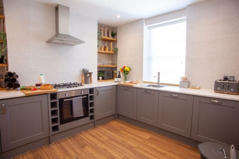 Luxury Apartment, Private Bathroom, City View | Shared kitchen