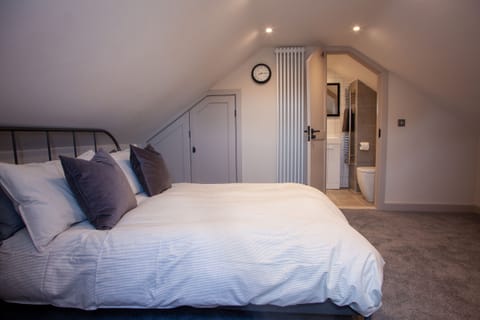 Luxury Apartment, Private Bathroom, City View | 3 bedrooms