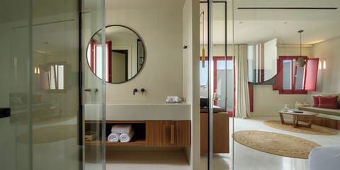 Deluxe Suite with Private Pool and Hot Tub | Bathroom | Shower, rainfall showerhead, free toiletries, hair dryer