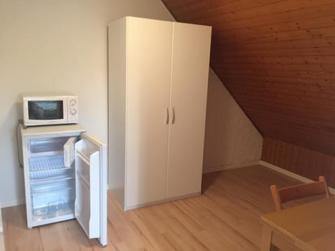 Standard Suite, Shared Bathroom | Private kitchen