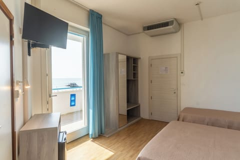 Minibar, desk, laptop workspace, blackout drapes