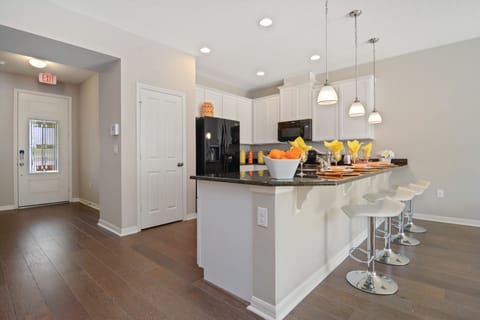 Townhome, 4 Bedrooms | Private kitchen | Full-size fridge, microwave, oven, stovetop