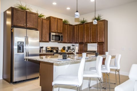 Townhome, 3 Bedrooms | Private kitchen | Full-size fridge, microwave, oven, stovetop
