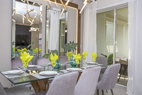Townhome, 4 Bedrooms | In-room dining