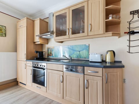 Apartment | Private kitchen | Microwave, dishwasher, coffee/tea maker