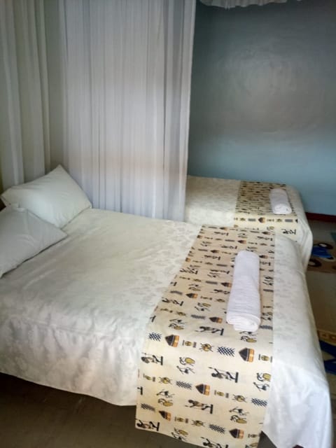 Double Room | Desk, bed sheets