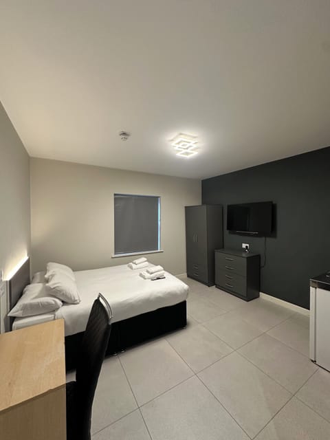 Double Room | Egyptian cotton sheets, premium bedding, laptop workspace, soundproofing