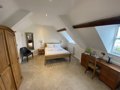 Superior Double Room, Beach View | Desk, rollaway beds, free WiFi