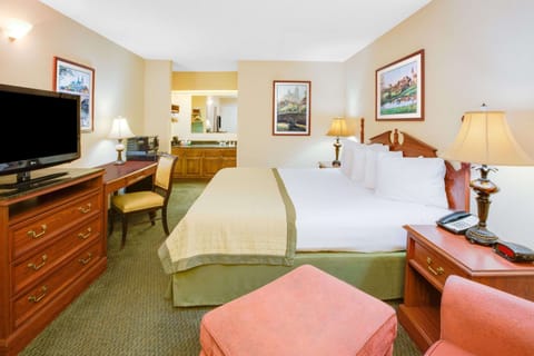 Room, 1 King Bed | Desk, blackout drapes, iron/ironing board, free WiFi