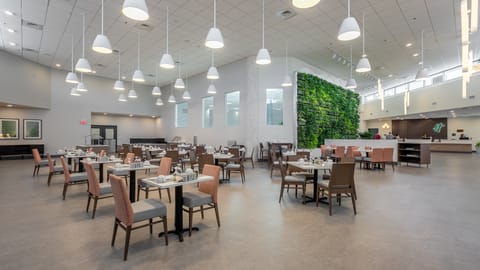 Breakfast, dinner, brunch served; Italian cuisine 