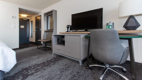 Egyptian cotton sheets, premium bedding, pillowtop beds, in-room safe