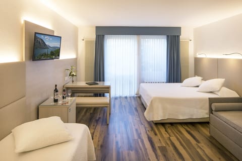 Junior Studio Suite | 1 bedroom, premium bedding, down comforters, minibar