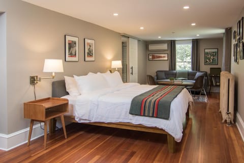 Standard Room, 1 Bedroom, Non Smoking (Room 5) | Individually decorated, individually furnished, desk, laptop workspace