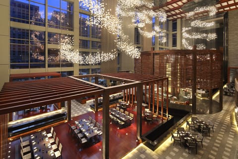 7 restaurants; breakfast, lunch, and dinner served