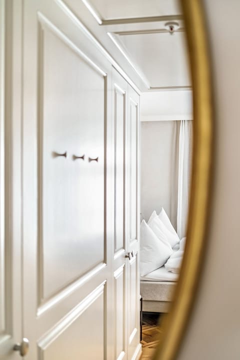 Premium bedding, in-room safe, desk, soundproofing