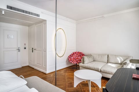 Premium bedding, in-room safe, desk, soundproofing