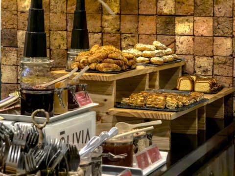 Daily buffet breakfast for a fee