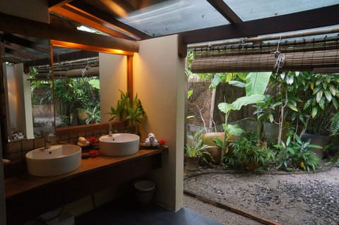 Beach Suite | Bathroom sink