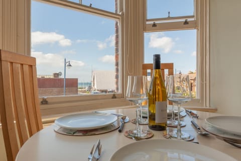 Apartment (2 Bedrooms) | Dining room