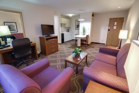 Non Smoking King Suite | In-room safe, desk, laptop workspace, iron/ironing board