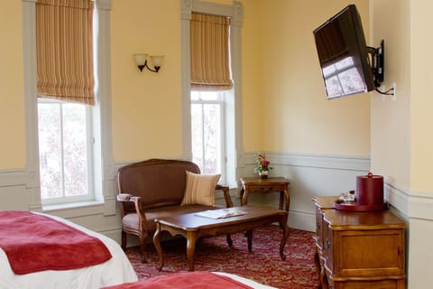 Double Room, 2 Queen Beds | Room amenity