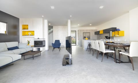 Villa, 4 Bedrooms, Smoking, Private Pool | Living room