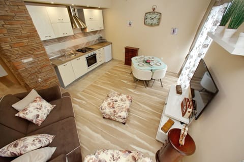 Apartment, 2 Bedrooms | Living area