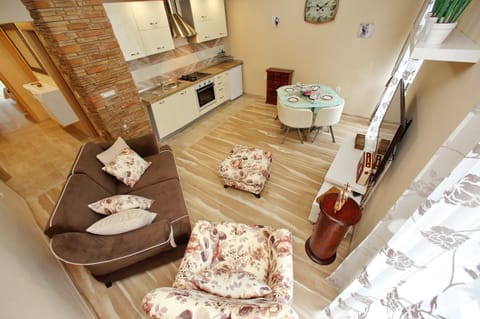 Apartment, 2 Bedrooms | Living area