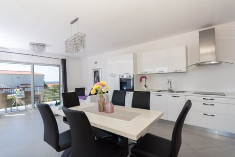 Apartment, 2 Bedrooms, Smoking, Balcony | Dining