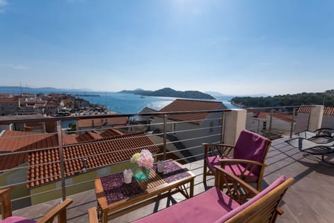 Apartment, 2 Bedrooms, Smoking, Balcony | Property grounds