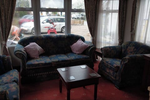 Chalet, 2 Bedrooms, Patio, Lake View | Living room | TV