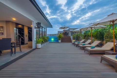 Sundeck