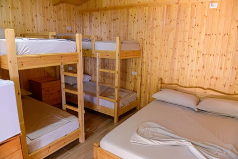 Family Room | Desk, free WiFi