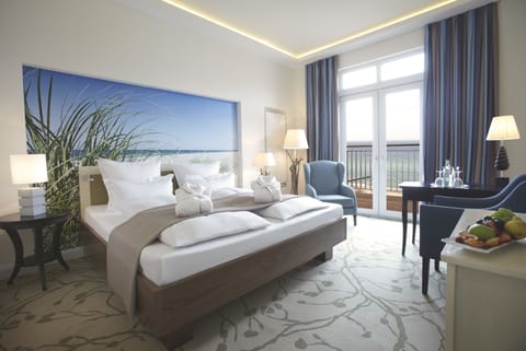 Deluxe Double Room, Balcony, Sea View | Hypo-allergenic bedding, in-room safe, blackout drapes, free WiFi