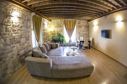 Deluxe Apartment, One Bedroom, View on Imperial Square Peristil | Living area | 110-cm LCD TV with digital channels, TV, pay movies
