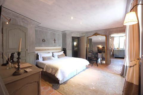 Suite, Garden View (St Honorat) | Minibar, individually decorated, cribs/infant beds, rollaway beds