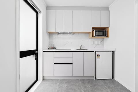 Family Studio | Private kitchen | Fridge, microwave, stovetop, electric kettle